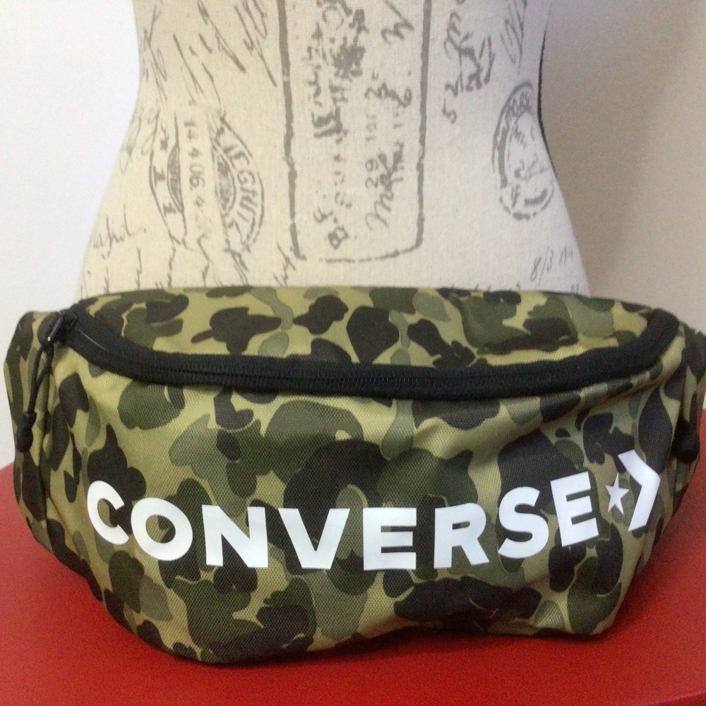 π 2/$25π Converse Logo Camouflage Large Belt Bag Olive - Picture 3 of 8